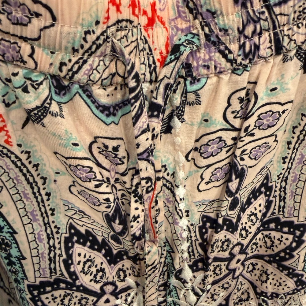 Parker Cream Paisley Lace-Trim Shorts - Picture 3 of 5